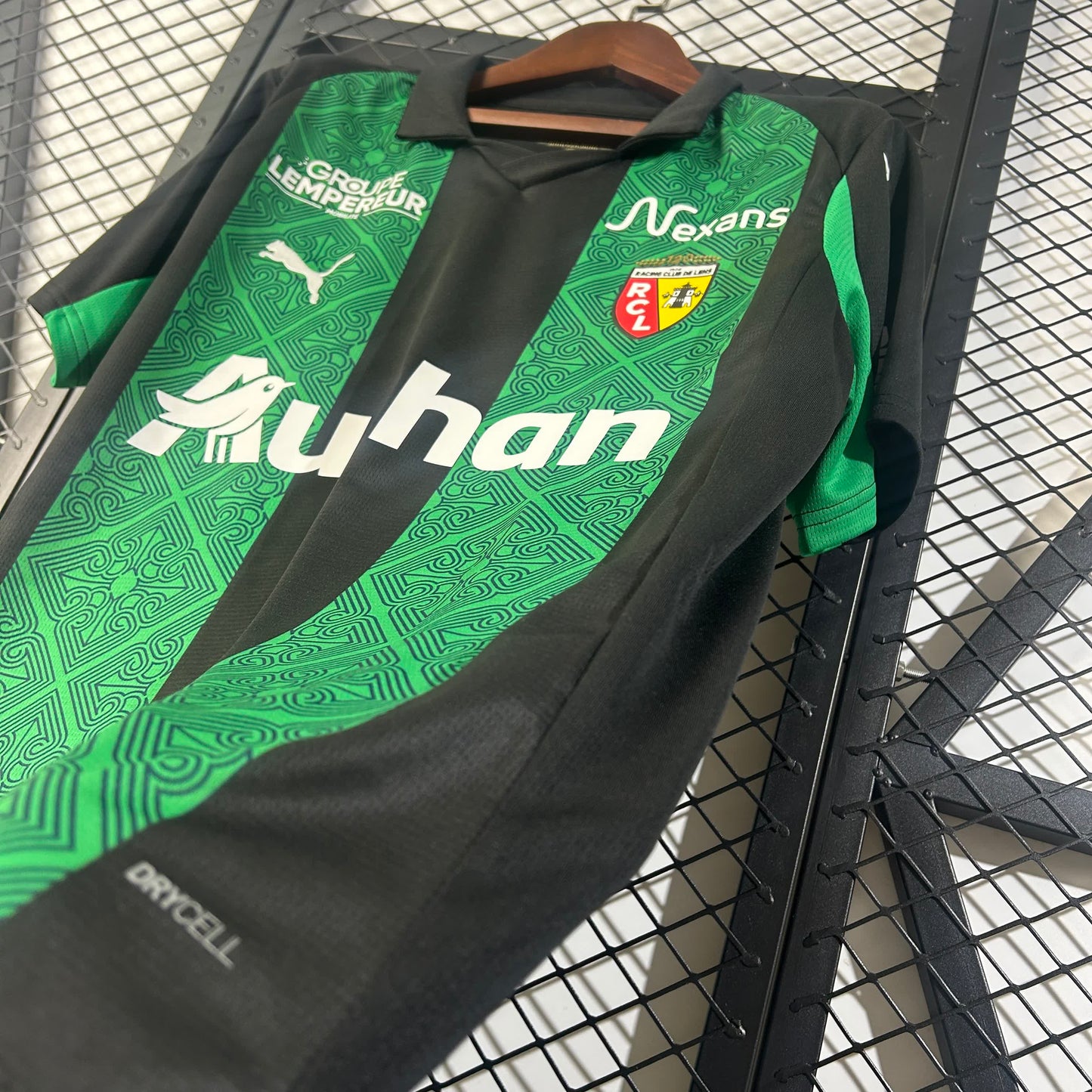 Lens away 2025-2026