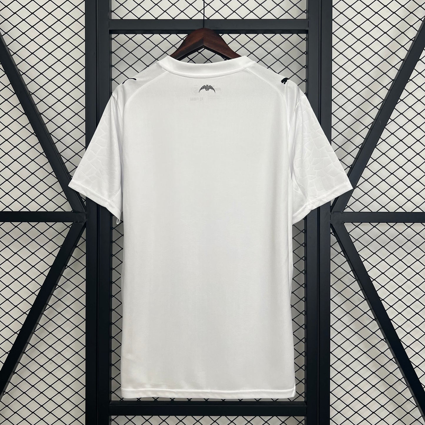 Valencia home 2025-2026