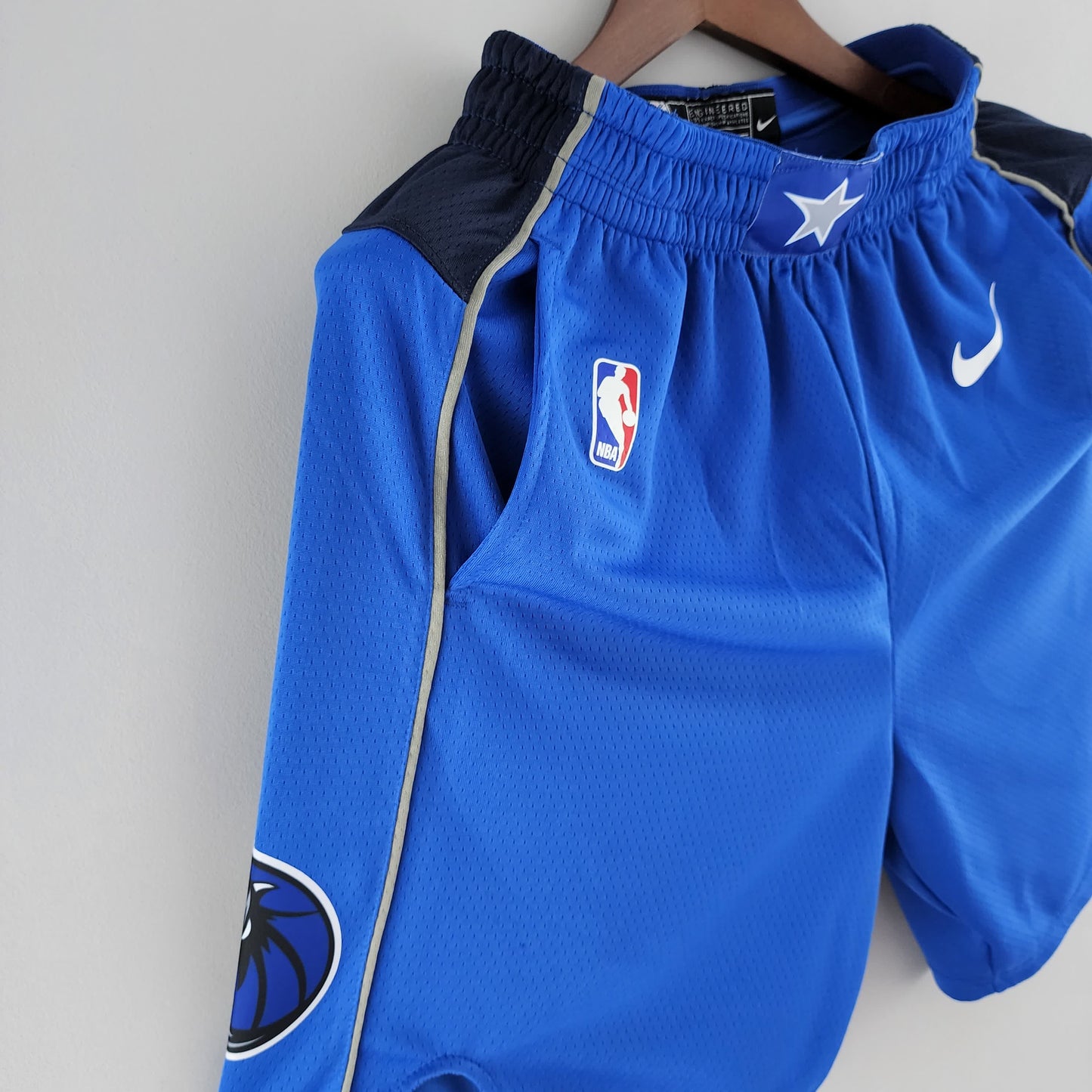 NBA Dallas Mavericks blue shorts