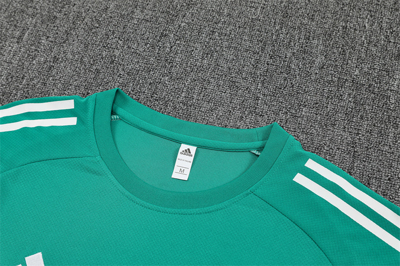 Training kit Liverpool green 25/26