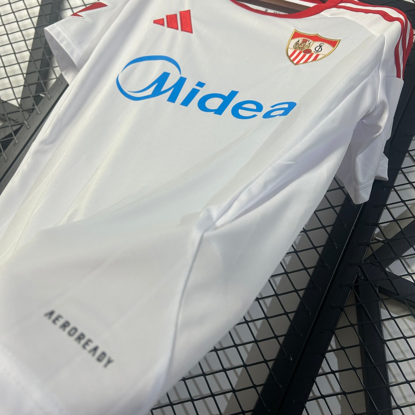 Sevilla home 2025-2026