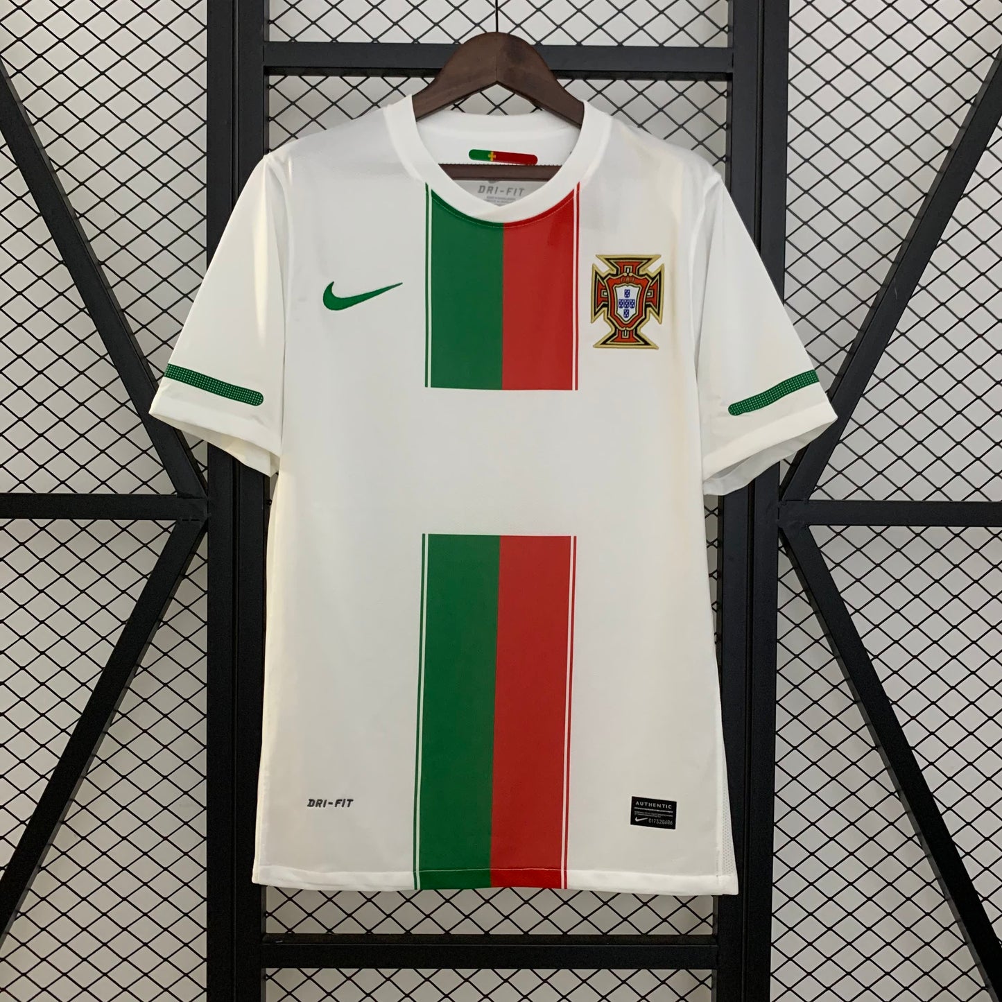 Portugal Retró 2010 away