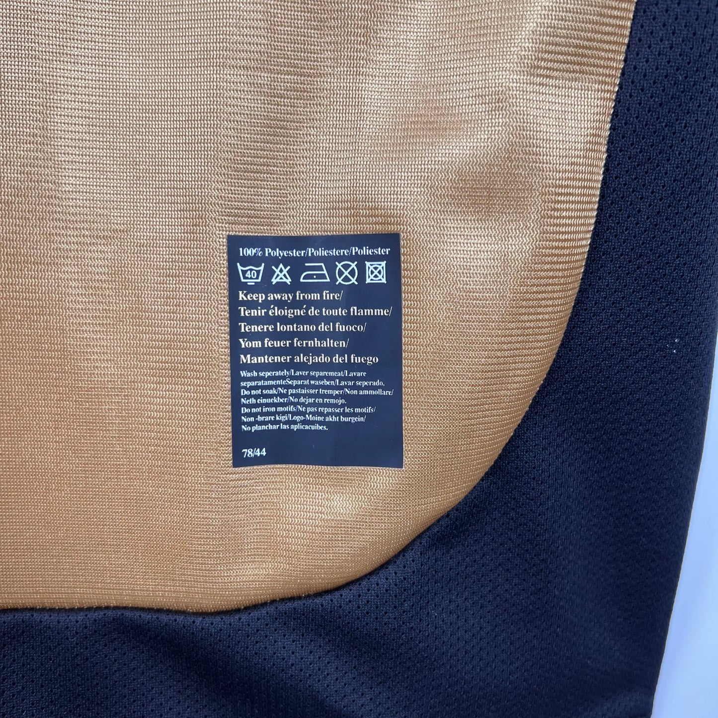 Manchester united retró gold 100th