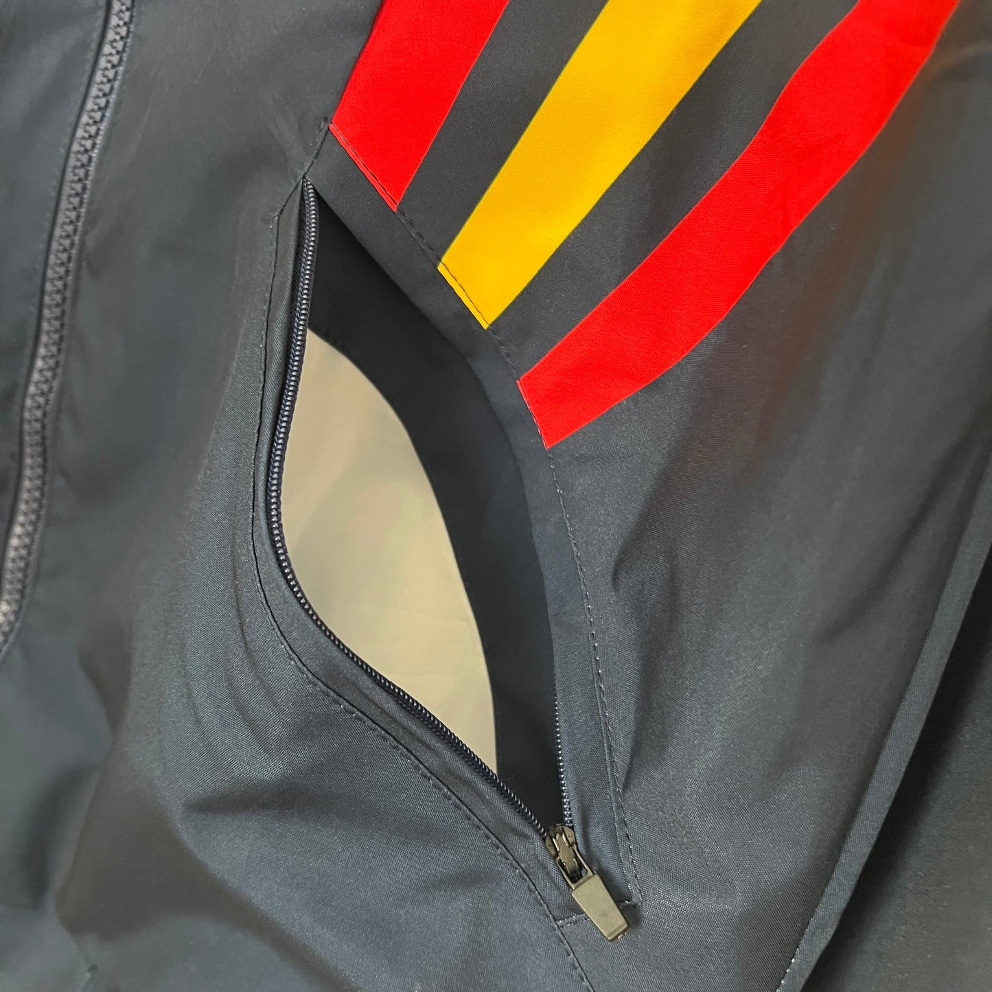 Windbreaker Spain retró style