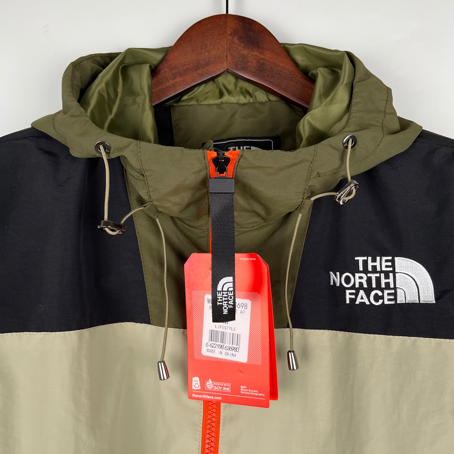 Windbreaker North Face