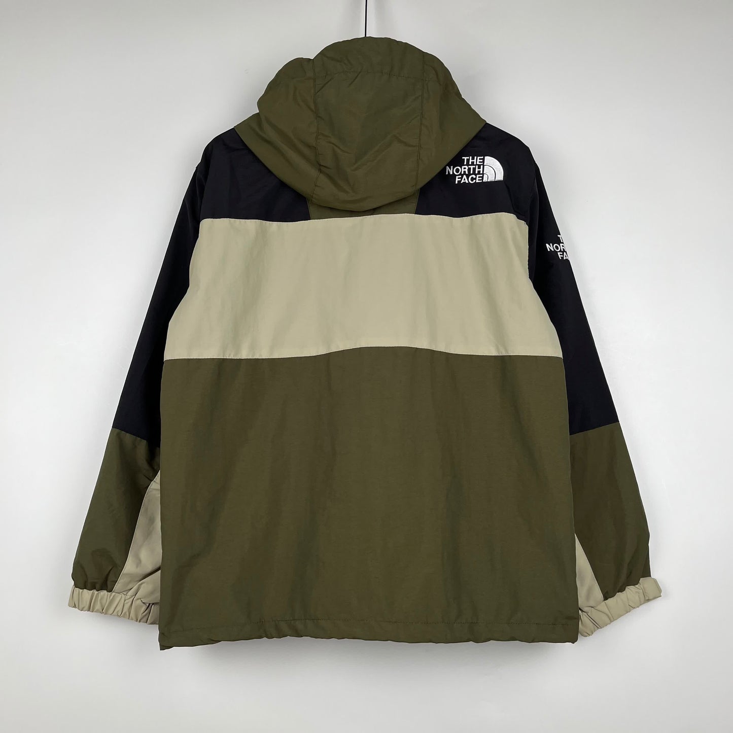 Windbreaker North Face