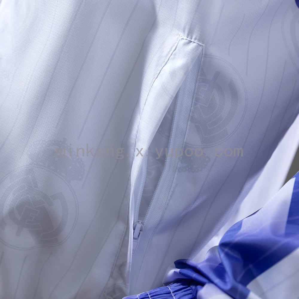 Windbreaker Real Madrid retró style